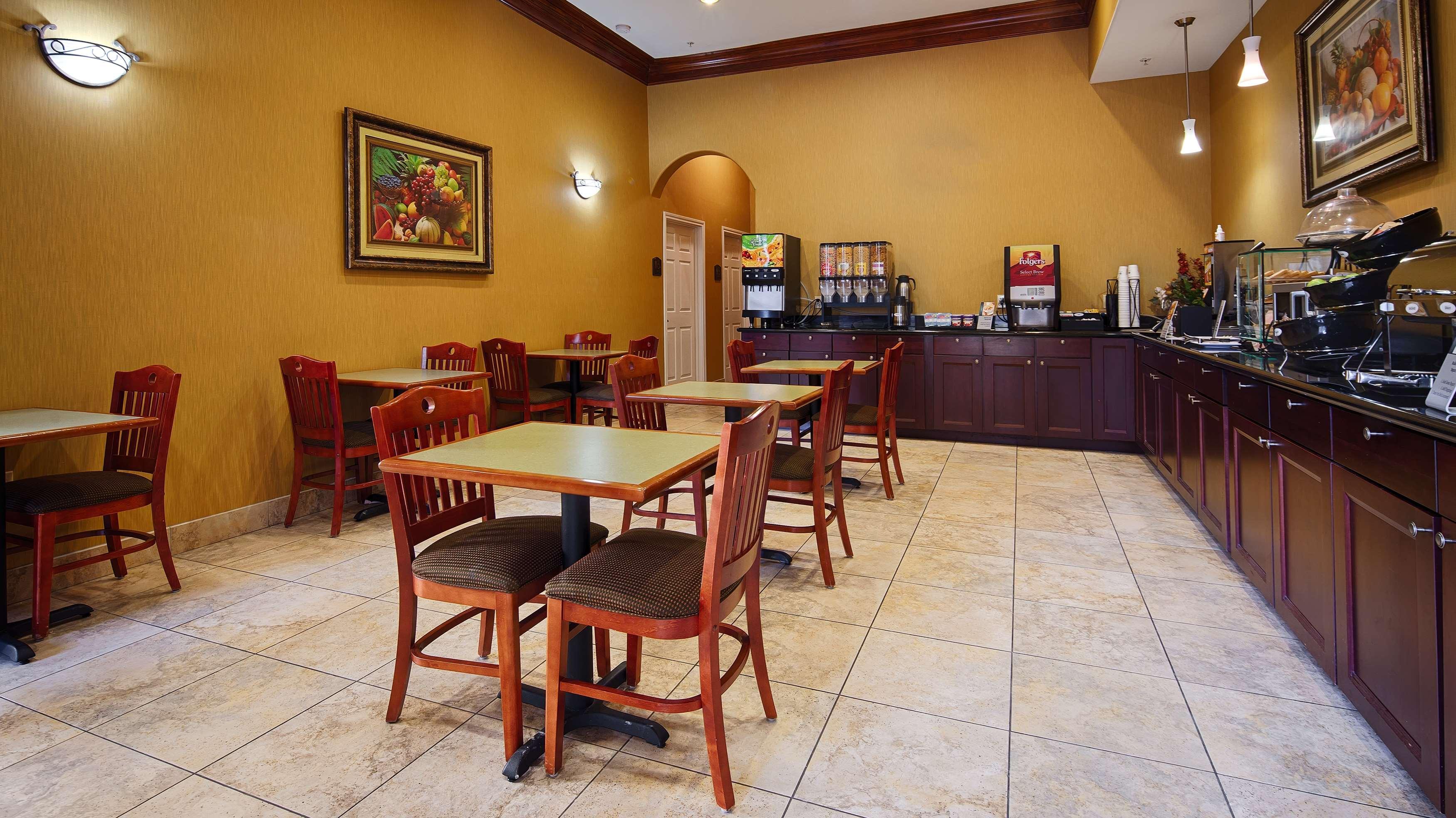 Best Western Plus New Caney Inn&Suites Extérieur photo